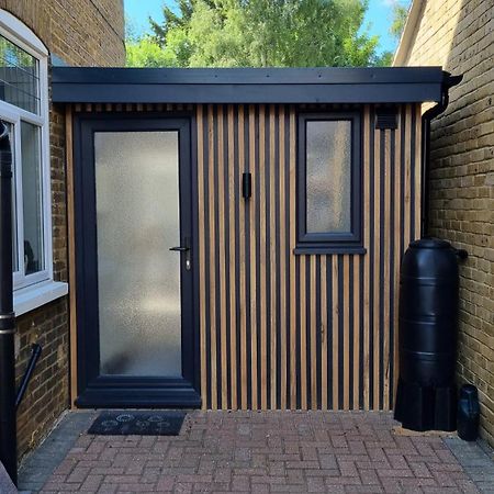 Self-Contained Annex, With Parking. Apartment Sittingbourne Bagian luar foto