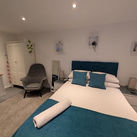 Self-Contained Annex, With Parking. Apartment Sittingbourne Bagian luar foto