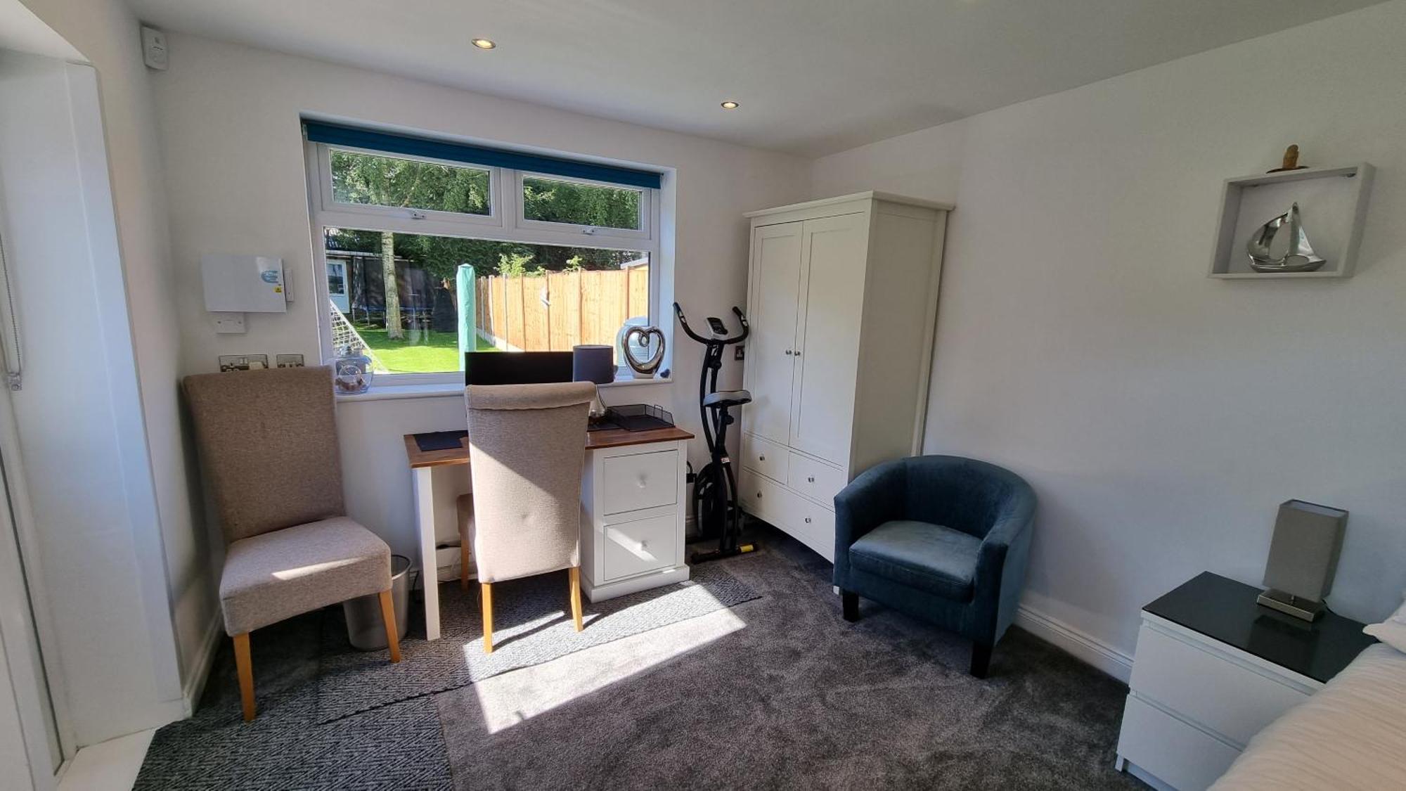 Self-Contained Annex, With Parking. Apartment Sittingbourne Bagian luar foto